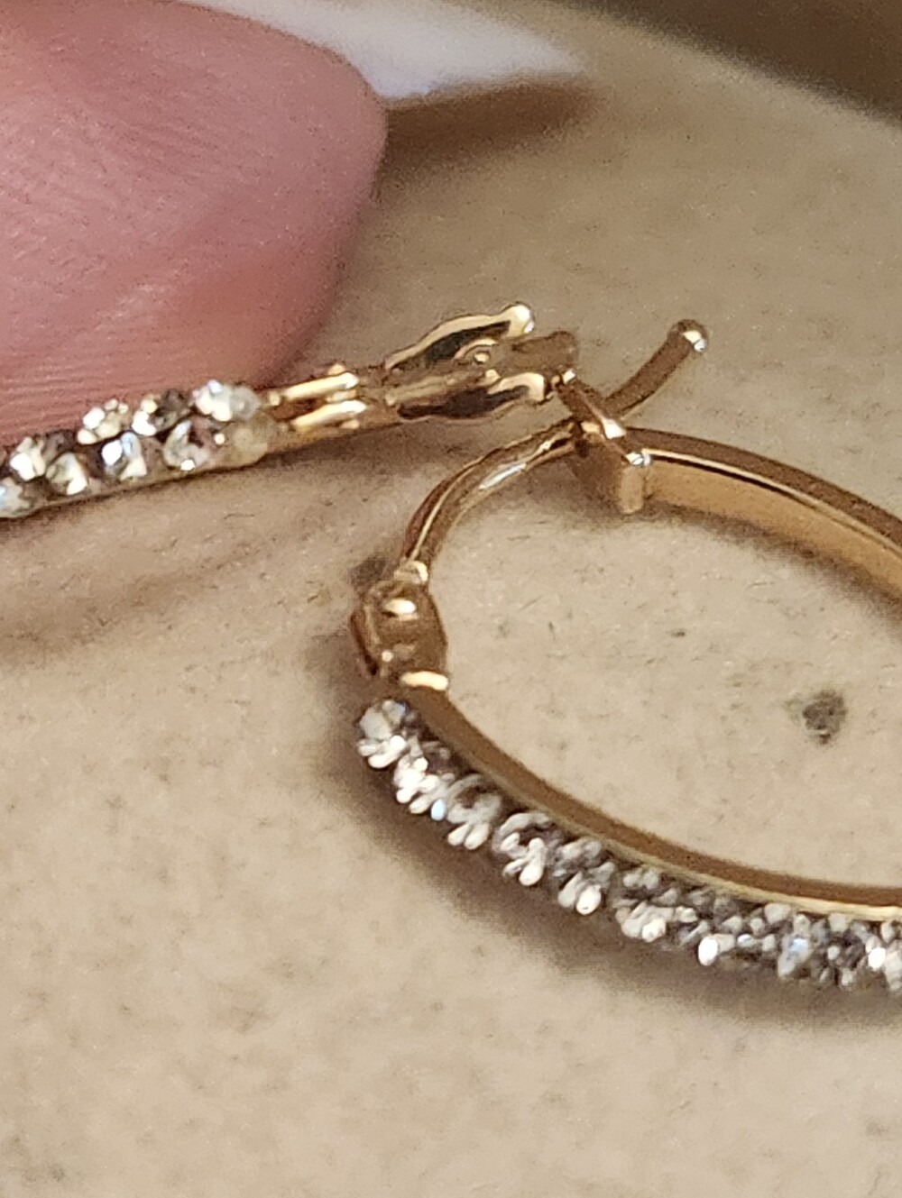 14kt Gold l Hoop Earrings - Elegant Sparkle for Women - Picture 3 of 3